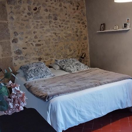 Alheuredusud Bed & Breakfast Violès Eksteriør bilde