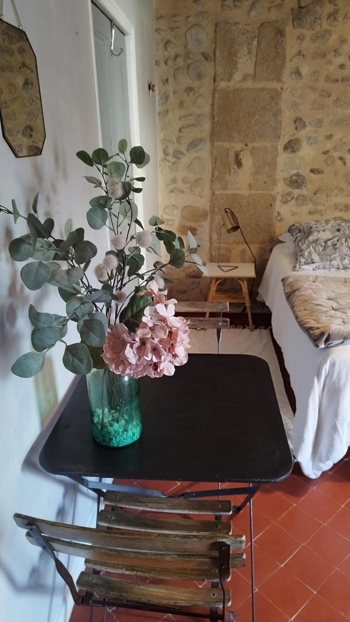 Alheuredusud Bed & Breakfast Violès Eksteriør bilde
